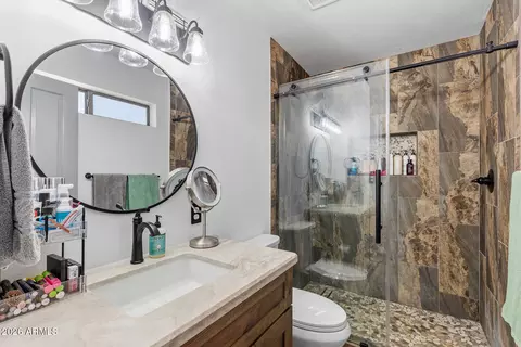 Bath - 1011 E Maddock Rd, Phoenix, AZ 85086 photo 1 of 3