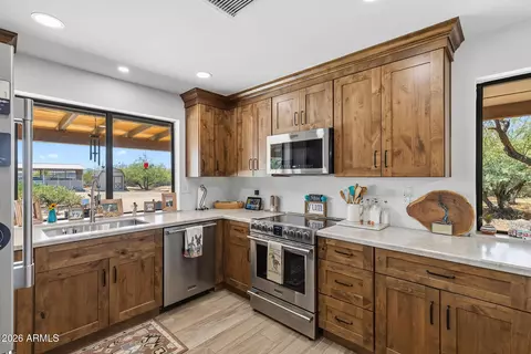 1011 E Maddock Rd, Phoenix, AZ 85086