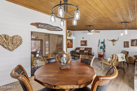 Dining - 1011 E Maddock Rd, Phoenix, AZ 85086 photo 3 of 4