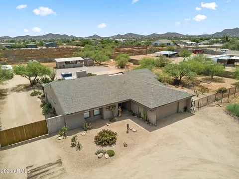 View/Area - 1011 E Maddock Rd, Phoenix, AZ 85086 photo 1 of 6