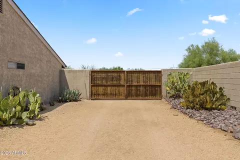 Exterior - 1011 E Maddock Rd, Phoenix, AZ 85086 photo 8 of 14