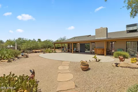 Exterior - 1011 E Maddock Rd, Phoenix, AZ 85086 photo 12 of 14