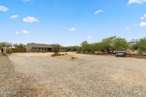 Exterior - 1011 E Maddock Rd, Phoenix, AZ 85086 photo 4 of 14