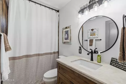 Bath - 1011 E Maddock Rd, Phoenix, AZ 85086 photo 2 of 3