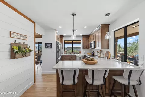 Kitchen - 1011 E Maddock Rd, Phoenix, AZ 85086 photo 4 of 5
