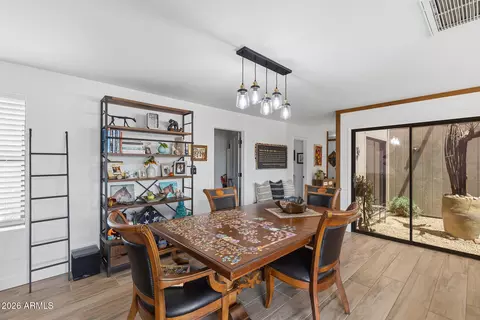 Dining - 1011 E Maddock Rd, Phoenix, AZ 85086 photo 2 of 4