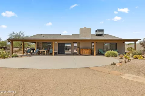 Exterior - 1011 E Maddock Rd, Phoenix, AZ 85086 photo 9 of 14