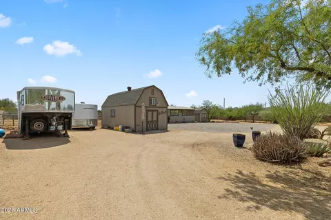 Exterior - 1011 E Maddock Rd, Phoenix, AZ 85086 photo 13 of 14