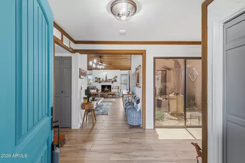 Entry Way - 1011 E Maddock Rd, Phoenix, AZ 85086 photo 2 of 2