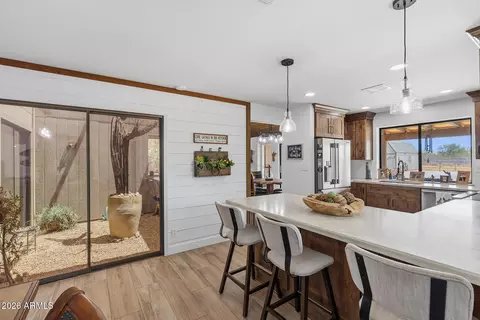 Kitchen - 1011 E Maddock Rd, Phoenix, AZ 85086 photo 2 of 5