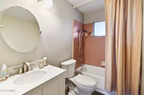 Bath - 4530 W Continental Dr, Glendale, AZ 85308 photo 3 of 3