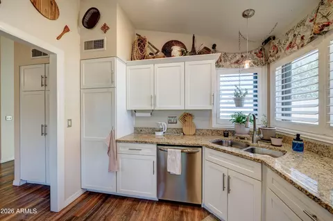 Kitchen - 3510 E Hampton Ave #114, Mesa, AZ 85204 photo 4 of 4