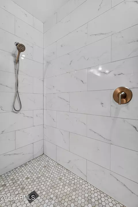 Bath - 141 E Cloud Rd, Phoenix, AZ 85086 photo 6 of 6