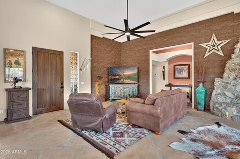 Living - 141 E Cloud Rd, Phoenix, AZ 85086 photo 2 of 4