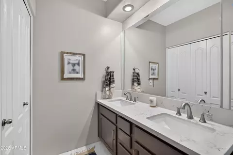 Bath - 141 E Cloud Rd, Phoenix, AZ 85086 photo 5 of 6