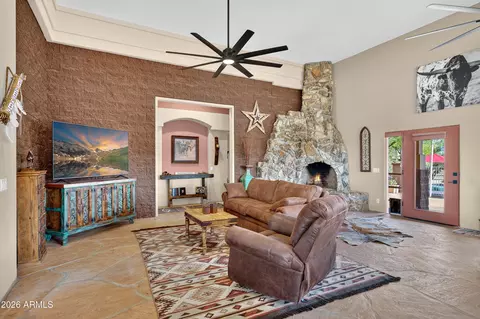 Living - 141 E Cloud Rd, Phoenix, AZ 85086 photo 1 of 4