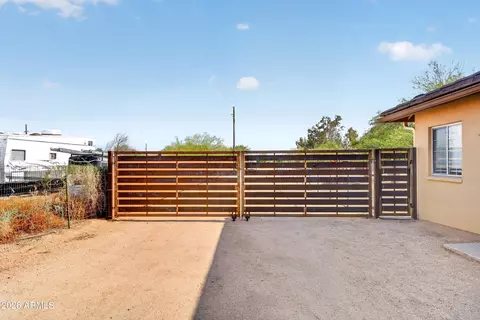 Exterior - 141 E Cloud Rd, Phoenix, AZ 85086 photo 4 of 31