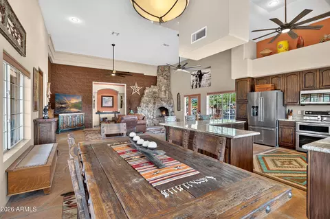 Dining - 141 E Cloud Rd, Phoenix, AZ 85086 photo 4 of 4