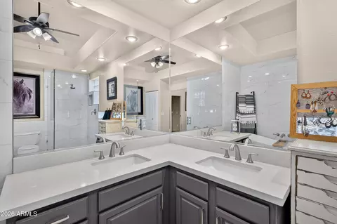 Bath - 141 E Cloud Rd, Phoenix, AZ 85086 photo 2 of 6