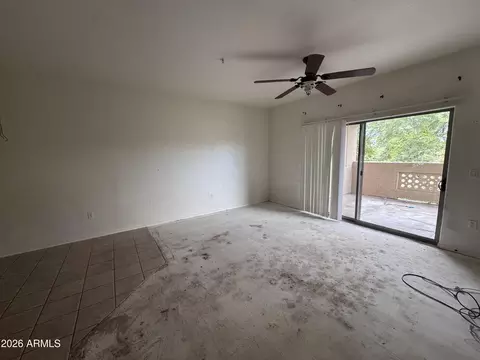 Living - 920 E Devonshire Ave #2006, Phoenix, AZ 85014 photo 1 of 3
