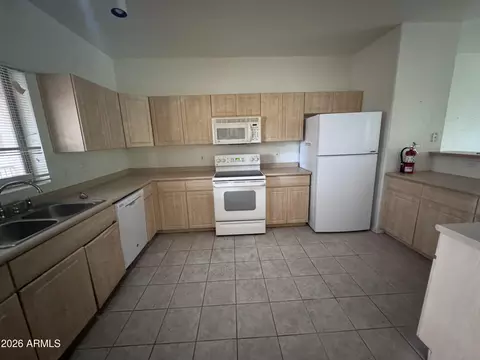 Kitchen - 920 E Devonshire Ave #2006, Phoenix, AZ 85014 photo 1 of 5