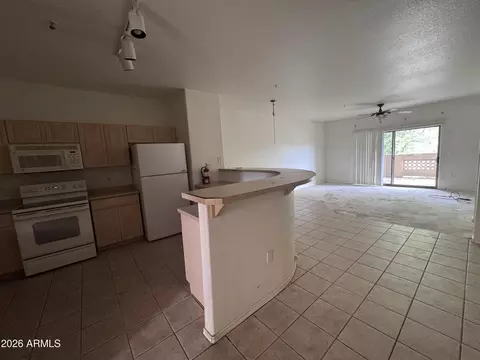 Kitchen - 920 E Devonshire Ave #2006, Phoenix, AZ 85014 photo 5 of 5