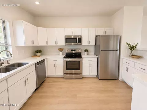 Kitchen - 920 E Devonshire Ave #2006, Phoenix, AZ 85014 photo 2 of 5