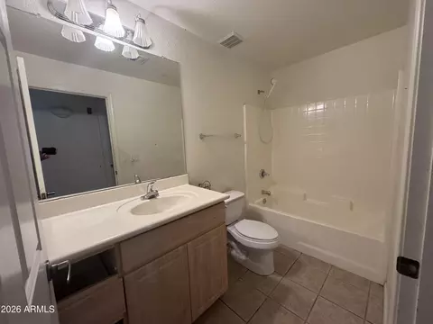 Bath - 920 E Devonshire Ave #2006, Phoenix, AZ 85014 photo 1 of 2