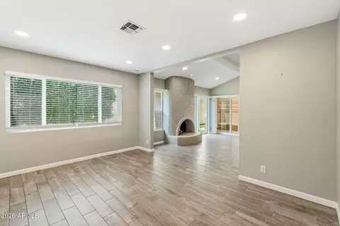 Living - 4 E San Miguel Ave, Phoenix, AZ 85012 photo 7 of 10