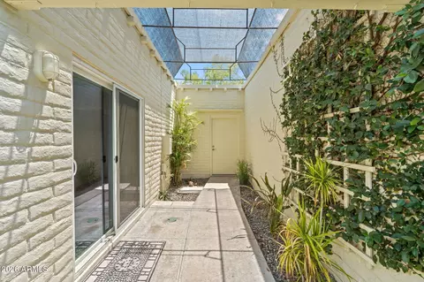 Exterior - 4 E San Miguel Ave, Phoenix, AZ 85012 photo 3 of 10