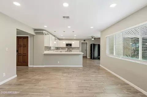 Living - 4 E San Miguel Ave, Phoenix, AZ 85012 photo 6 of 10