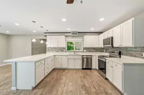 Kitchen - 4 E San Miguel Ave, Phoenix, AZ 85012 photo 2 of 3