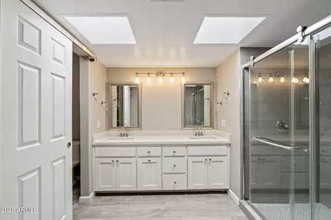 Bath - 4 E San Miguel Ave, Phoenix, AZ 85012 photo 1 of 3
