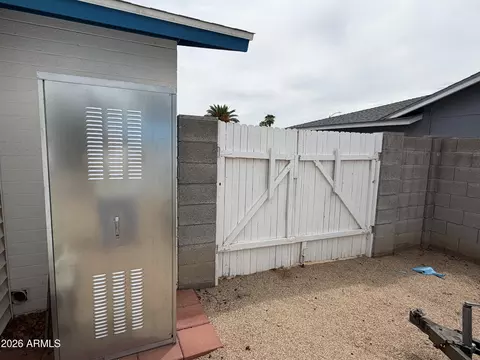 Exterior - 720 W Wagoner Rd, Phoenix, AZ 85023 photo 2 of 3