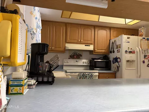 Kitchen - 720 W Wagoner Rd, Phoenix, AZ 85023 photo 2 of 3