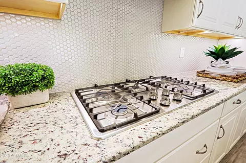 Kitchen - 4290 E Cynthia St, Gilbert, AZ 85295 photo 4 of 5