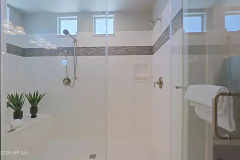 Bath - 4290 E Cynthia St, Gilbert, AZ 85295 photo 4 of 11