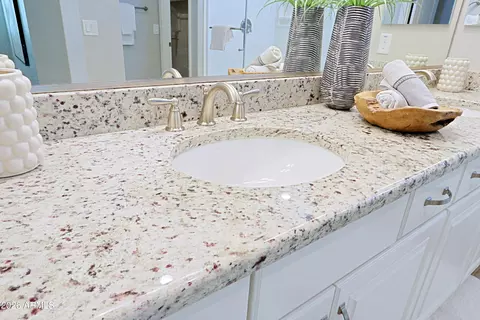 Bath - 4290 E Cynthia St, Gilbert, AZ 85295 photo 3 of 11