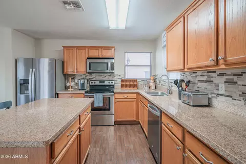 Kitchen - 1075 E Parkview Ct, Gilbert, AZ 85295 photo 2 of 2