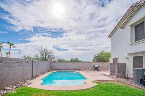 Exterior - 1075 E Parkview Ct, Gilbert, AZ 85295 photo 4 of 6