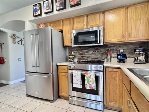 Kitchen - 2271 E Ross Ave, Phoenix, AZ 85024 photo 2 of 4