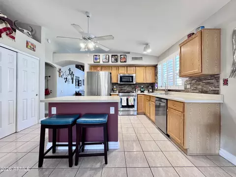 Kitchen - 2271 E Ross Ave, Phoenix, AZ 85024 photo 4 of 4