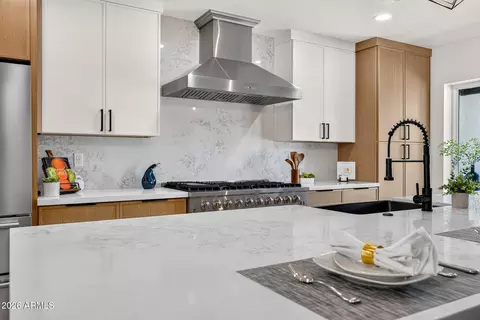 Kitchen - 4221 E Mulberry Dr, Phoenix, AZ 85018 photo 4 of 8