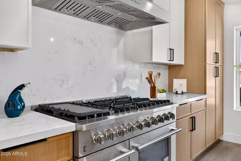 Kitchen - 4221 E Mulberry Dr, Phoenix, AZ 85018 photo 7 of 8