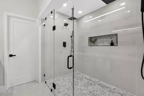 Bath - 4221 E Mulberry Dr, Phoenix, AZ 85018 photo 2 of 8