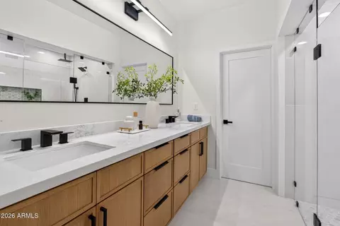 Bath - 4221 E Mulberry Dr, Phoenix, AZ 85018 photo 1 of 8