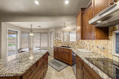 Kitchen - 39949 N Central Ave, Phoenix, AZ 85086 photo 3 of 4