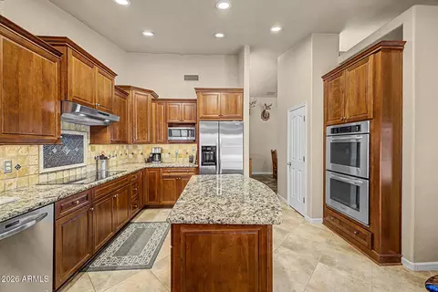 Kitchen - 39949 N Central Ave, Phoenix, AZ 85086 photo 4 of 4