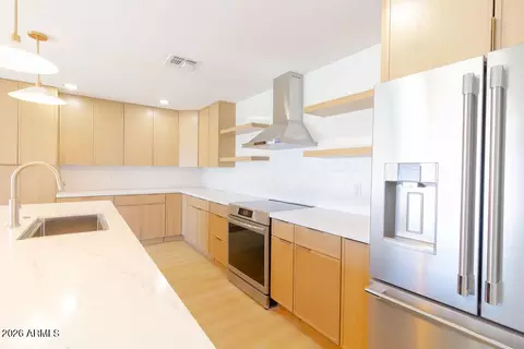 Kitchen - 8435 S 16th Pl, Phoenix, AZ 85042 photo 12 of 12