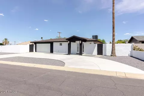 Exterior - 8435 S 16th Pl, Phoenix, AZ 85042 photo 2 of 10